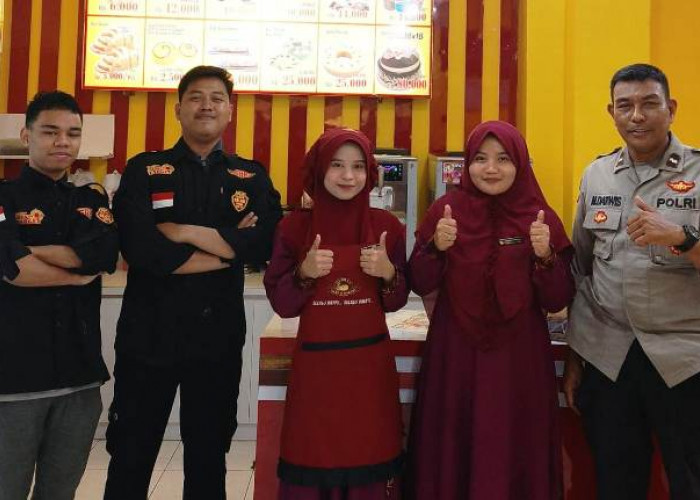 Bhabinkamtibmas Lakarsantri Sosialisasikan Call Center 110 Demi Kamtibmas Kondusif Surabaya