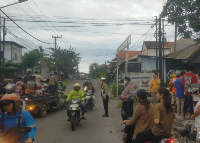 Polsek Lakarsantri Gelar Patroli Ngabuburit di Raya Kalisantri Surabaya