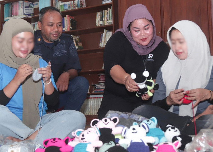 Bekali Warga Binaan Keterampilan Merajut, Lapas Kediri Gandeng Industri Solo 