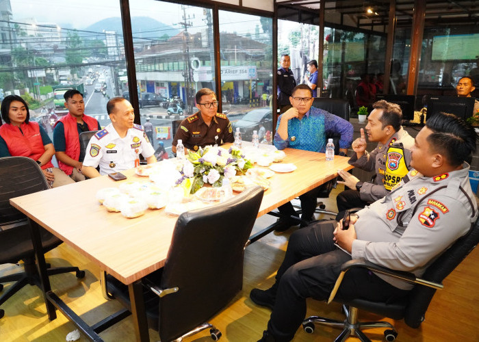 Pj Wali Kota dan Forkopimda Batu Resmikan Pospam Nataru Batu Town Square