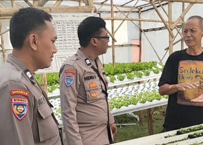 Polisi sebagai Penggerak Ketahanan Pangan: Polsek Bojonegoro Kota Dampingi Petani Hidroponik