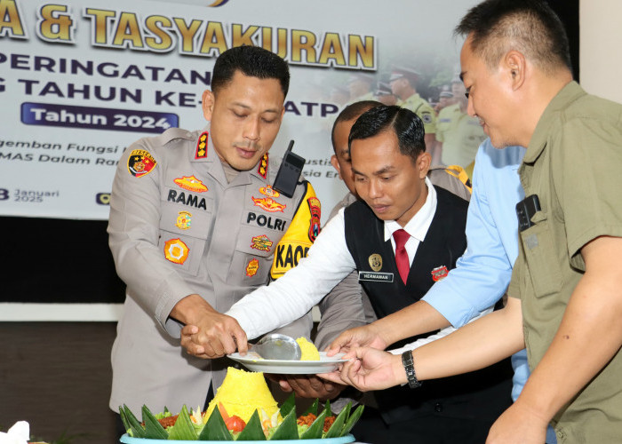 Kapolresta Banyuwangi Potong Tumpeng Syukuran HUT Ke-44 Satpam