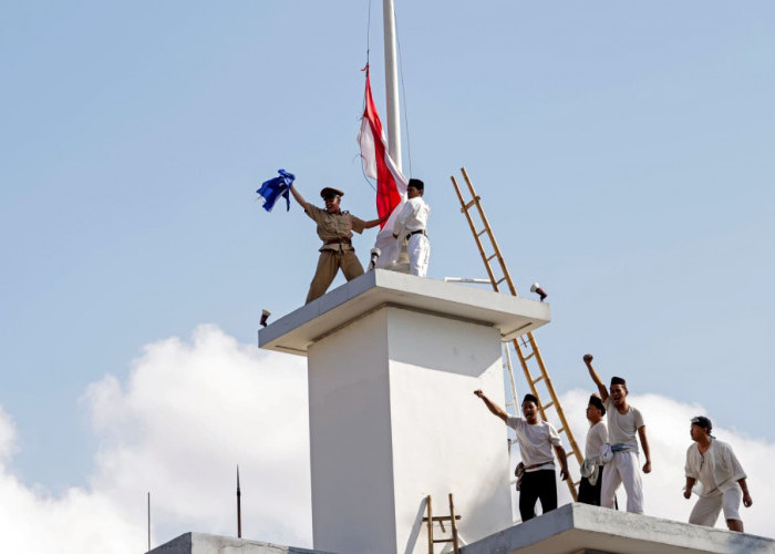 Gelar Opera Kolosal Refleksi Perobekan Bendera, Wali Kota Eri: Semangat Perjuangan Harus Terus Menyala
