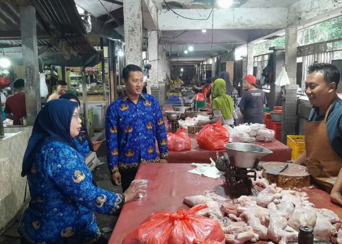 Menjelang Nataru Diskoperindag Situbondo Sidak Tiga Pasar Tradisional