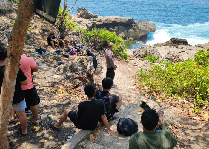 Wisatawan Asal Sumut Digulung Ombak Pantai Kedung Tumpang Tulungagung 