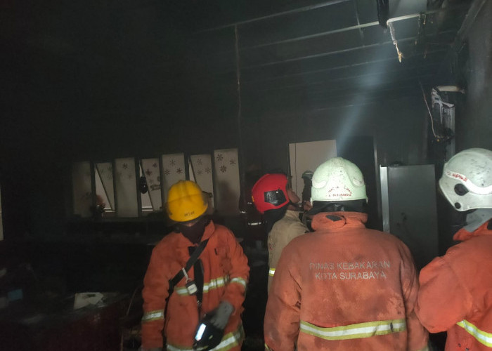 Ruang Makan Sekolah Katolik St. Clara Surabaya Terbakar