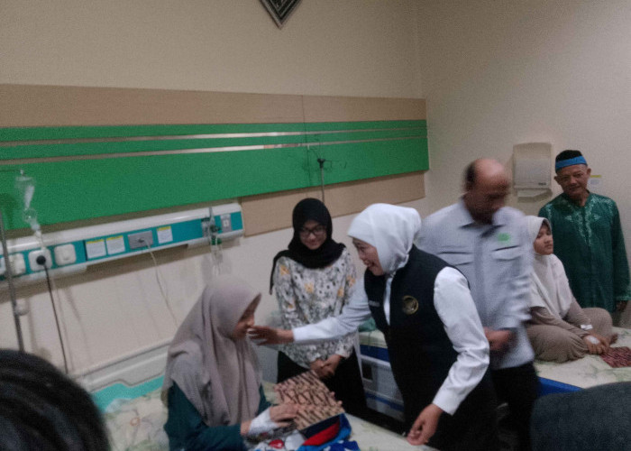 Keterlambatan Pengiriman MBG Jadi Sorotan Khofifah Usai Keracunan Massal di Sidoarjo