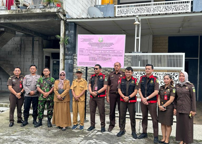 Kejari Malang Geledah Rumah Tersangka Korupsi Kredit KUR