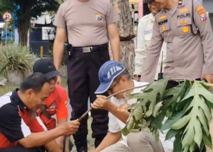 Polsek Wonocolo Bersama Masyarakat Sidosermo Gelar Penanaman Pohon Dukung Program Green Policing