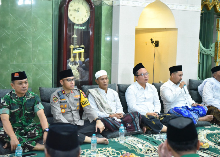 Polres Gresik Pastikan Tradisi Malam Selawe 2026 di Makam Sunan Giri Berjalan Aman dan Kondusif