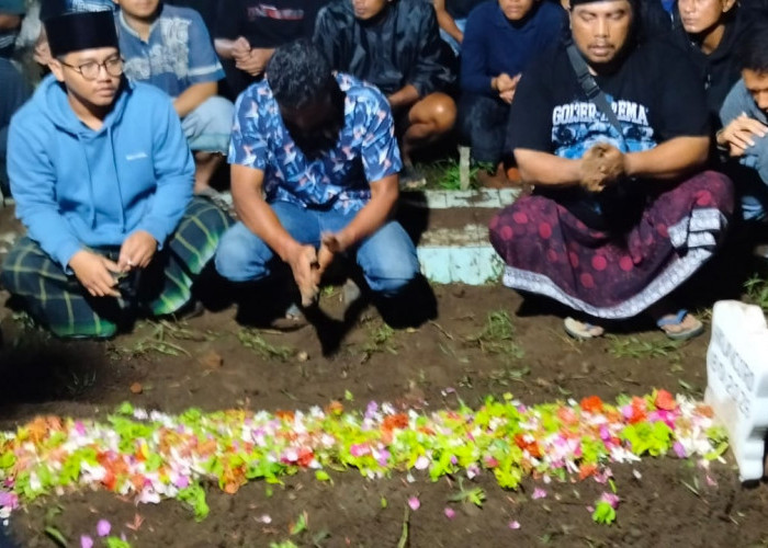Jenazah Kuncoro Dikebumikan di Pemakaman Umum Desa Putat Kidul