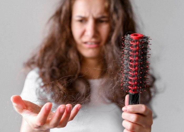 Rambut Rontok Setelah Flu? Ini Penyebab dan Nutrisi yang Dibutuhkan