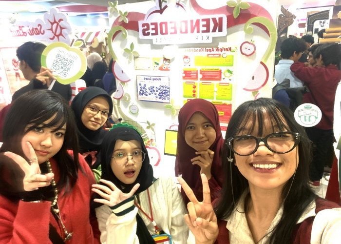 Mahasiswa DKV Unesa Angkat Citra UMKM Batu Lewat Perancangan Branding Keripik Apel Kendedes di Stendhal 2.0