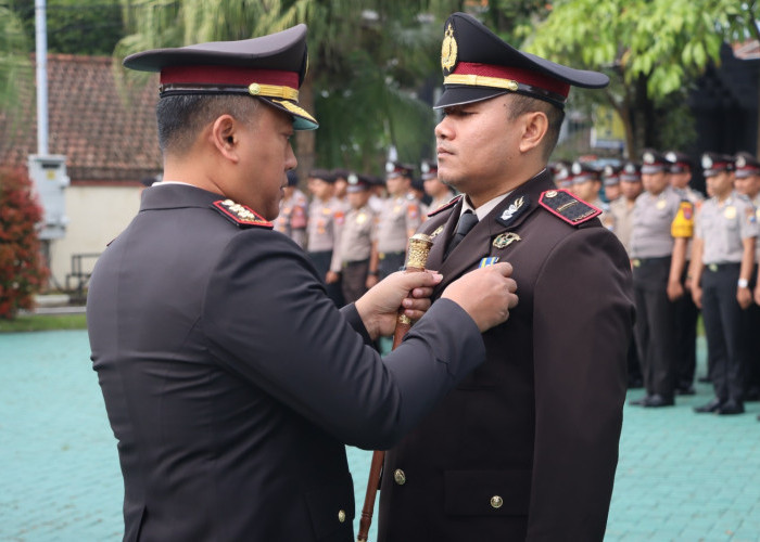 Sematkan Satyalencana, Kapolres Batu: Bukti Loyalitas dan Pengabdian Tanpa Cacat