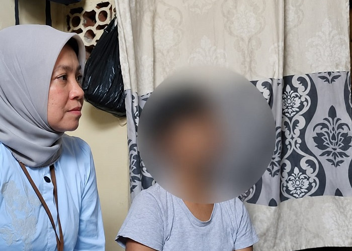 Buntut Laporan Hotline, Pemkot Surabaya Hentikan Anak Ngamen dan Bantu Usaha Sang Ibu