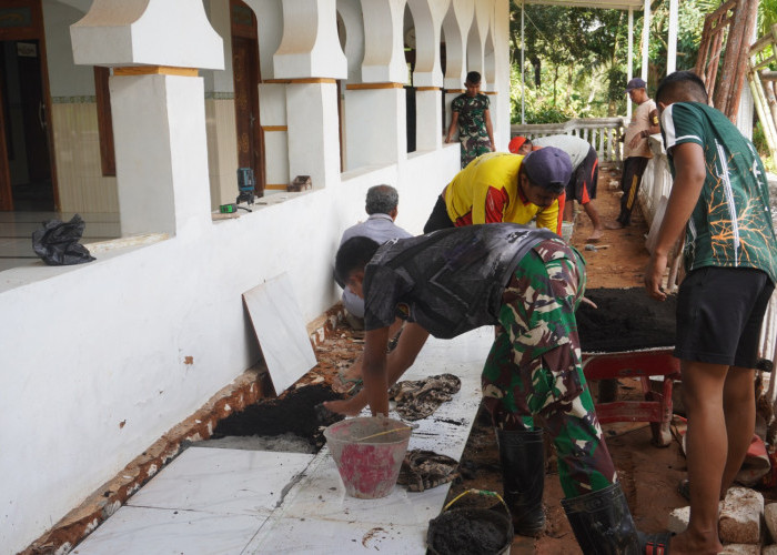 Keramik Terpasang, Masjid Baitur Rahman Berbenah Lewat TMMD