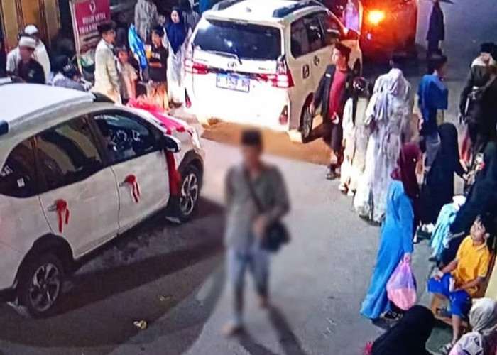  Terekam CCTV, Pria Berpeci Hitam Gasak Ponsel Pengantar Haji di Ponpes Sukorejo