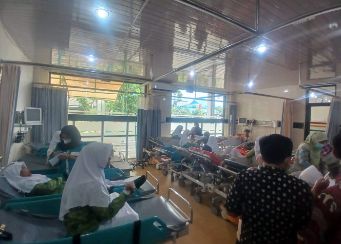 16 Siswa dan 2 Guru MTs Al Khalifah Dirawat di RSUD Kanjuruhan Diduga Keracunan MBG
