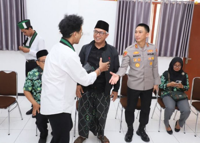 Kapolres Kediri Kota Hadiri Pelantikan Raya HMI Cabang Kediri dan Simposium Kebangsaan
