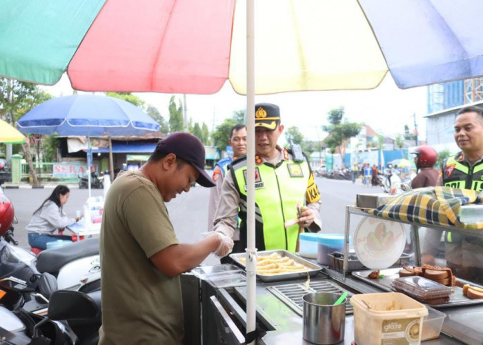 Dukung Pekembangan UMKM, Kapolres Bojonegoro Beli Produk Pedagang di Bulan Ramadan