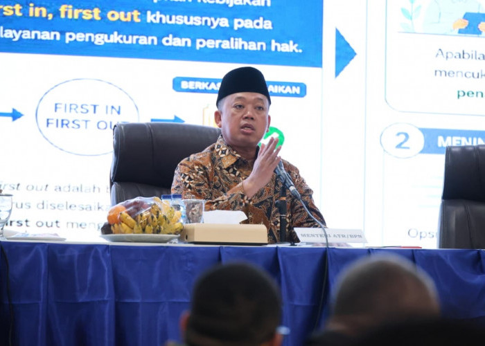 Kumpulkan Jajaran di Jatim Menteri ATR Nusron Wahid Tegaskan Rakyat Adalah Raja