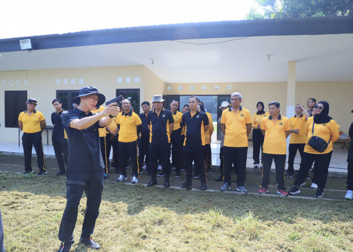Polres Kediri Kota Tingkatkan Profesionalisme Personel Lewat Latihan Menembak