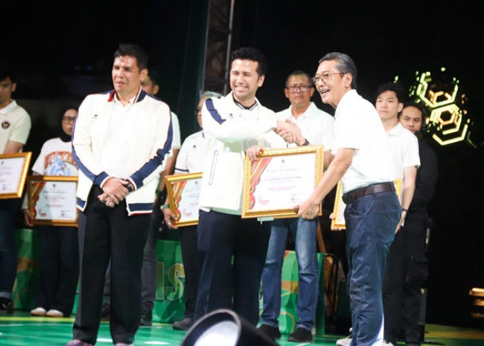 Sabet Penghargaan Badan Usaha Peduli Olahraga Jatim, Dirut PT DLU Gaungkan Semangat Rebut Juara Umum PON
