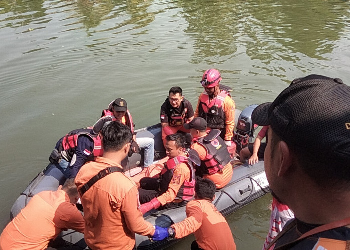 Motor dan Tas Misterius Ditinggal di Jalan Gunung Sari, Pemilik Diduga Terjun ke Sungai Brantas