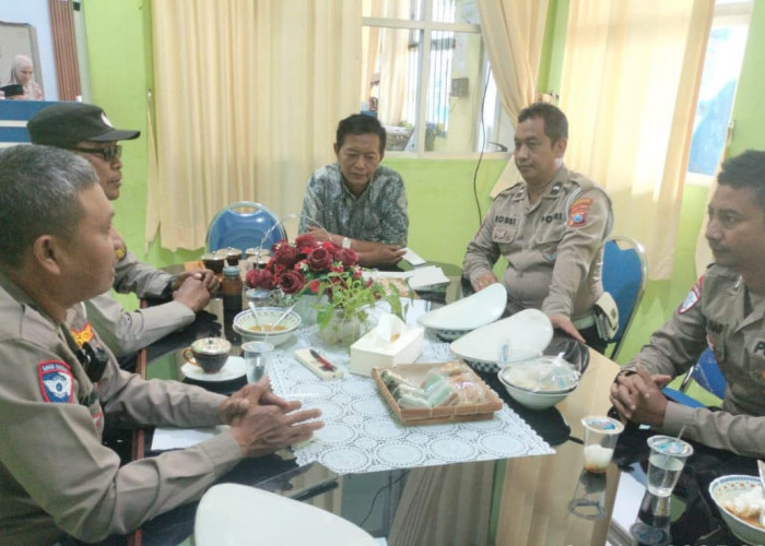 Polsek Lakarsantri Gelar Edukasi Operasi Zebra Semeru 2025 di SMPN 20 Surabaya