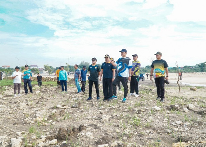 Lapangan Gajah Mada Lamongan Dihijaukan