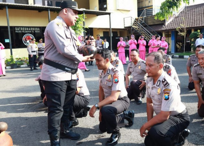 39 Personel Polres Pelabuhan Tanjung Perak Naik Pangkat