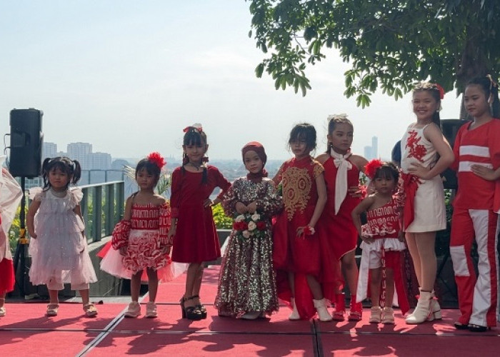 Merdeka Kids Fashion Day, Puluhan Anak Surabaya Rayakan Kemerdekaan di Infinity Pool BeSS Mansion Hotel