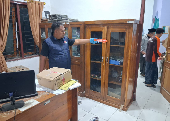 Kantor Desa Bacem Blitar Dibobol Maling, Proyektor dan Laptop Rp14 Juta Raib