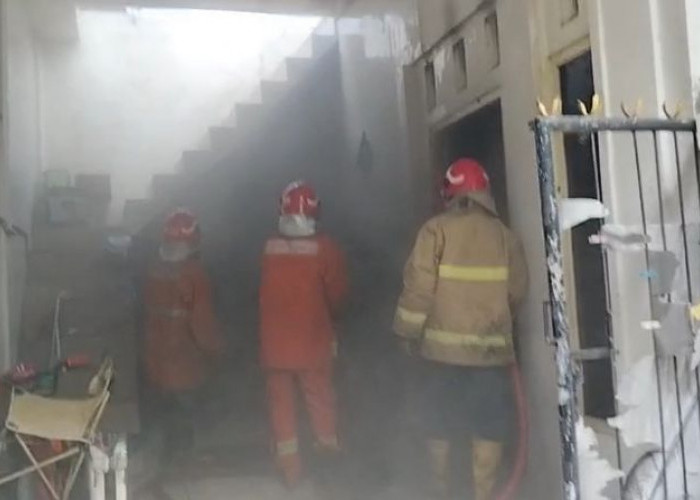 Kulkas Korslet, Rumah di GKA Gresik Nyaris Hangus Terbakar