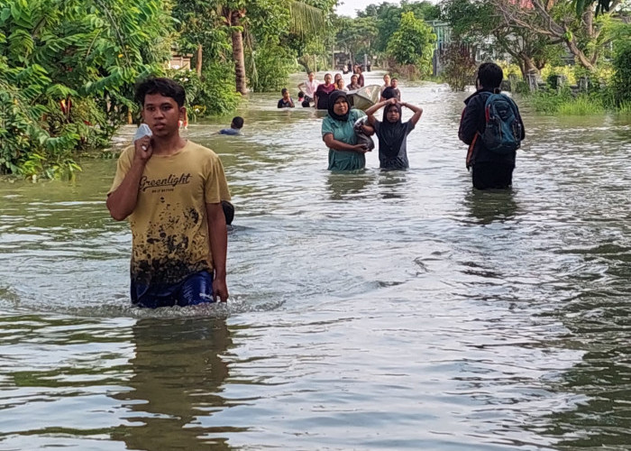 Derita Warga Desa Kedungrukem, Benjeng, Gresik 30 Tahun Jadi Korban Langganan Banjir
