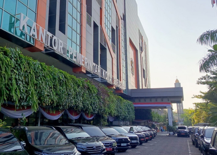 Wali Kota Surabaya Larang Mobil Dinas untuk Mudik, Sanksi Menanti!