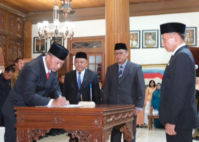 Plt Bupati Tulungagung Ahmad Baharudin Lantik Tri Hariadi Jadi Pj Sekda