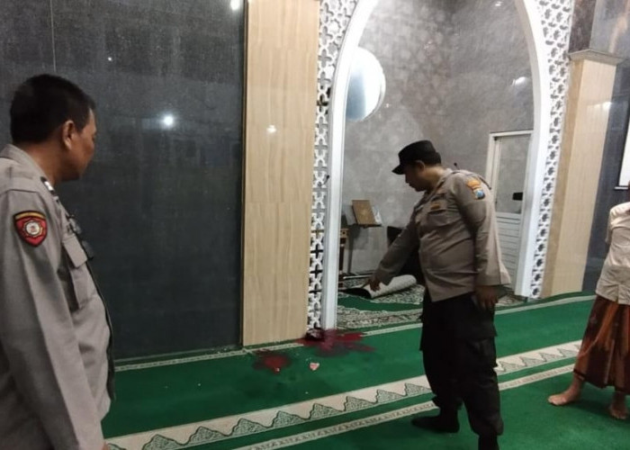 Keramik Dinding Masjid di Malang Jatuh, Dua Jemaah Jadi Korban