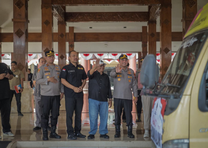 Lepas Armada Bantuan untuk Korban Gempa NTT, Bupati Blitar Apresiasi Solidaritas Warga