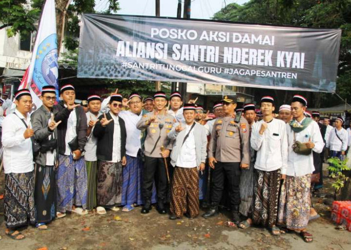 Polres Kediri Kota Amankan Long March Damai Santri Nderek Kiai