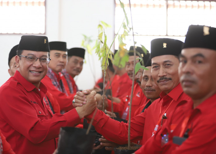 Komitmen Kerja Kerakyatan, PDIP Tuban Fokus pada Regenerasi dan Ketahanan Pangan Lewat Bibit Sukun