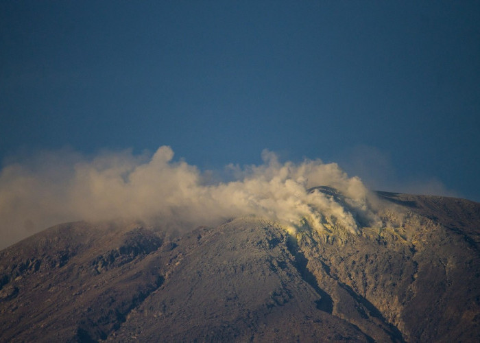 Menguak Keindahan Gunung Arjuno dari  3 Jalur Pendakian 