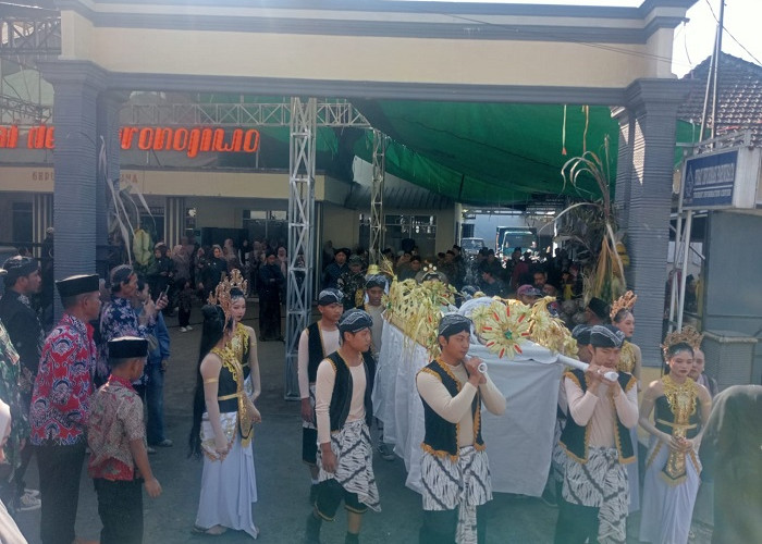 Danramil Pronojiwo Hadiri Ruwatan Sedekah Bumi dan Kirab Budaya di Lumajang