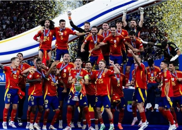Spanyol Bikin Sejarah, Empat Kali Juara Euro, Pelatih Luis de la Fuente: Masa Depan Masih Panjang 