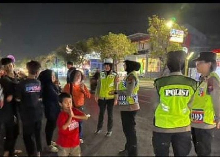 Patroli Malam Minggu, Polwan Polres Kediri Ciptakan Situasi Aman dan Kondusif