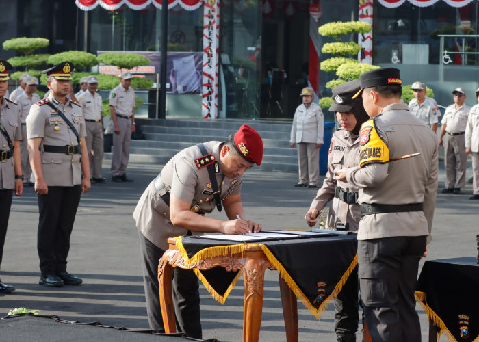 Kapolrestabes Surabaya Pimpin Sertijab Pejabat Utama dan Kapolsek Jajaran