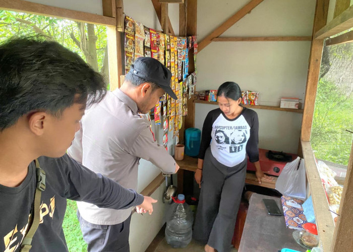 Warkop di Gondangwetan Dibobol Maling, Terekam CCTV Masuk Lewat Dinding