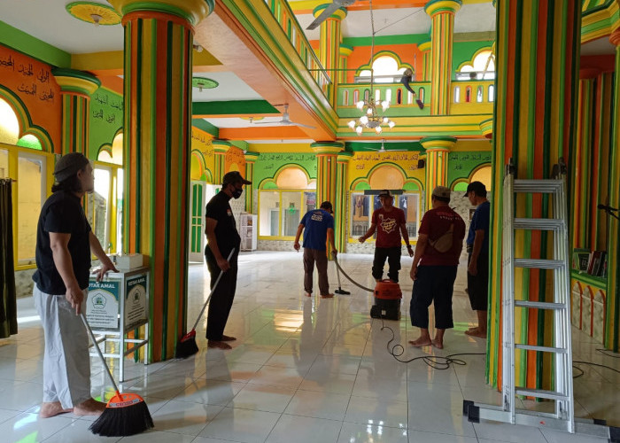 Gerakan Resik-resik Masjid, Gimbal Alas Bersihkan Masjid Baitul Makmur