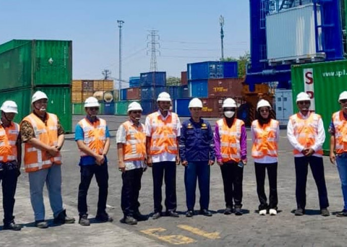 KSOP Tanjung Perak Tinjau Kesiapan E-RTG Baru di Terminal Nilam Surabaya