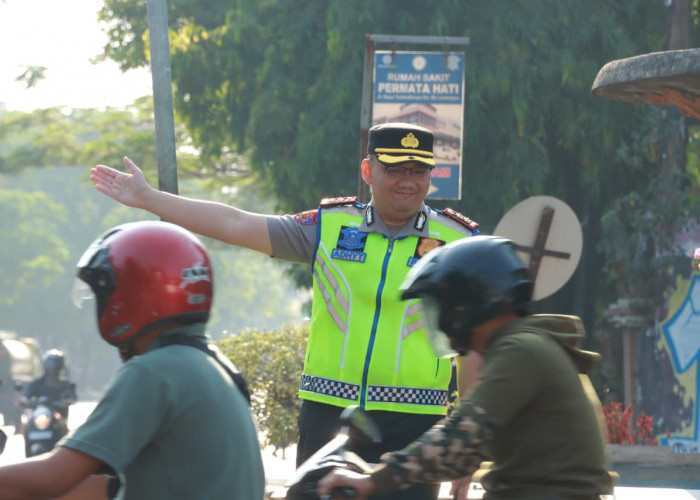 Kapolres Lamongan Turun Langsung Pimpin Commander Wish Urai Kemacetan